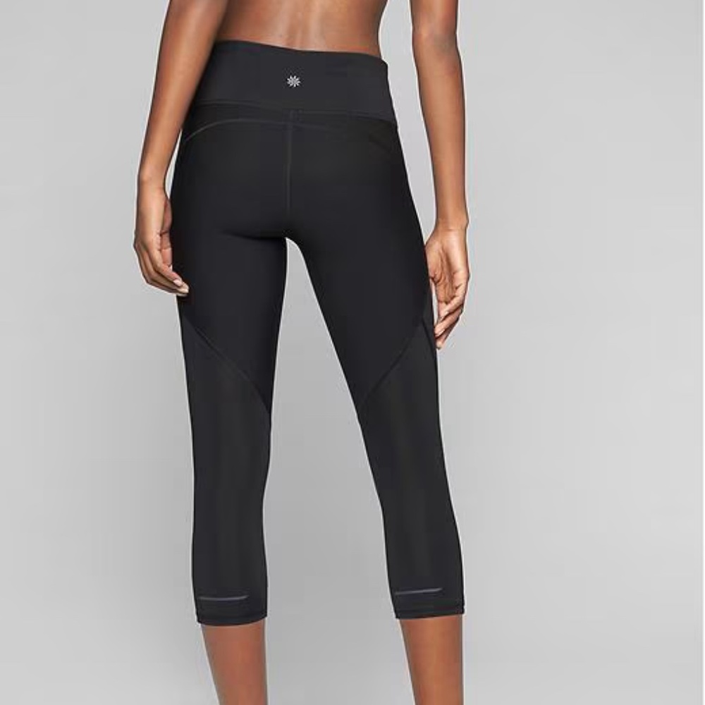 Athleta Black Stealth Capri Cropped Leggings Size Small Tall